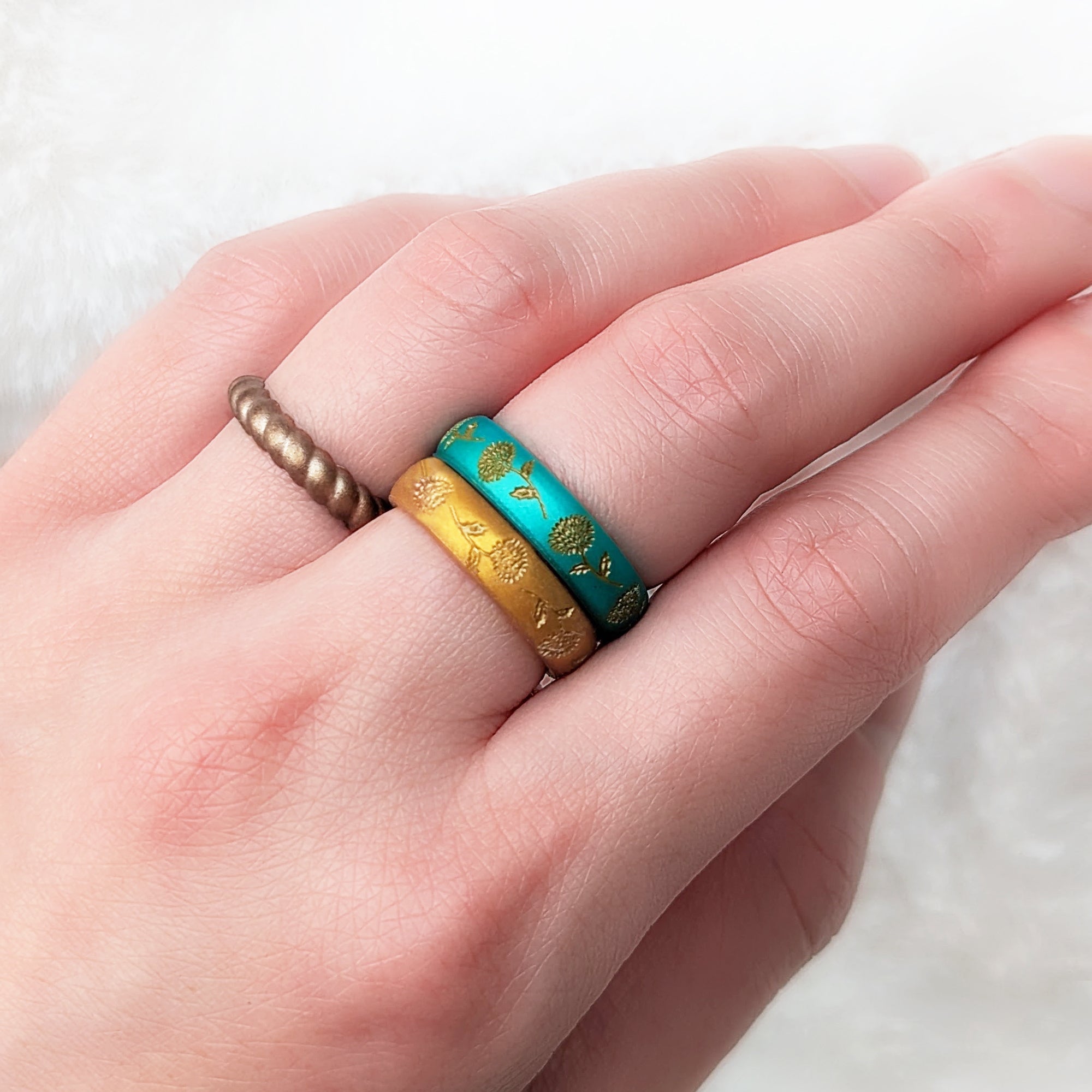 Gold Chrysanthemum Silicone Ring, November Birth Flower on Arc 4mm