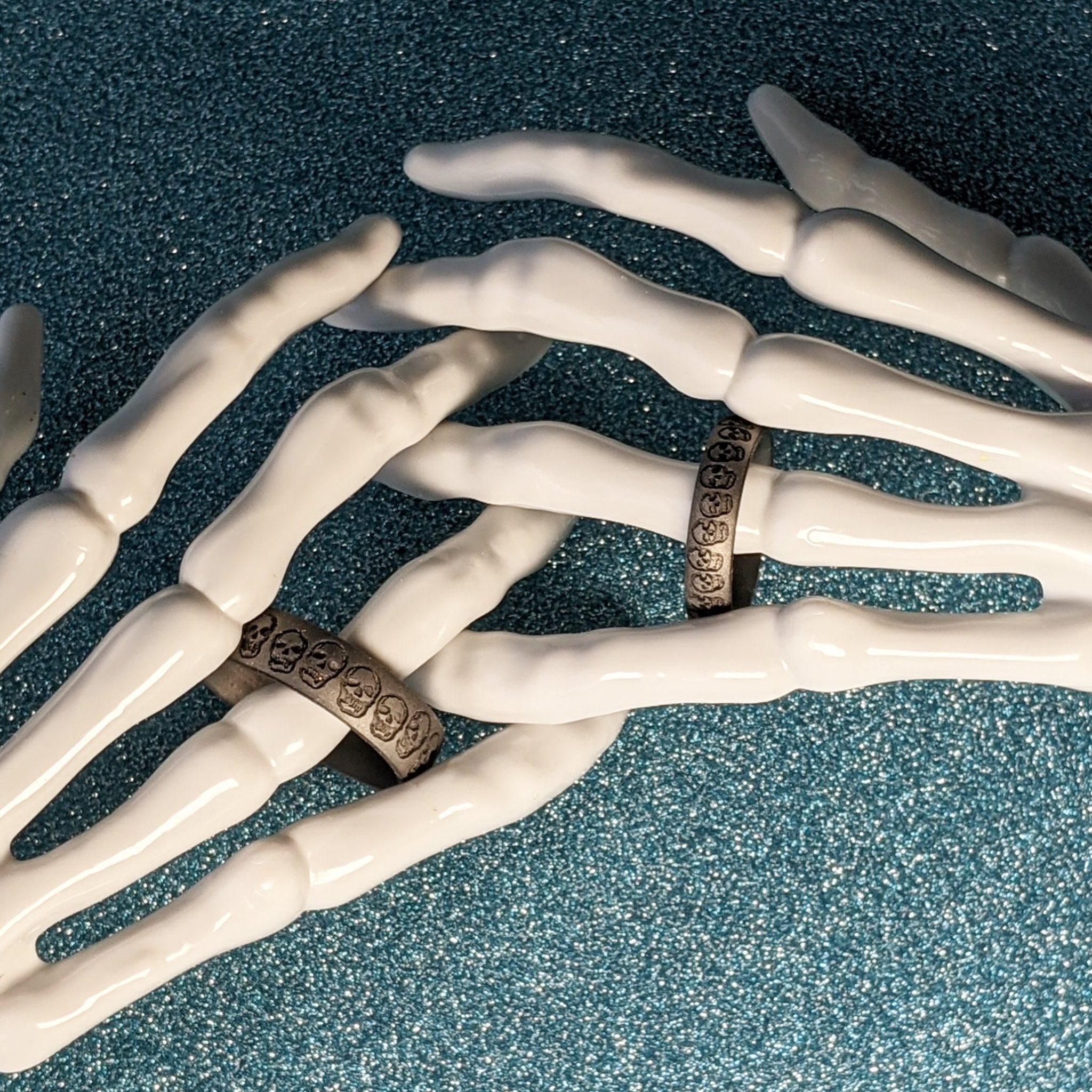 Skulls Silicone Ring - Custom Engraved Arc 4mm or 6mm Band - Knot Theory